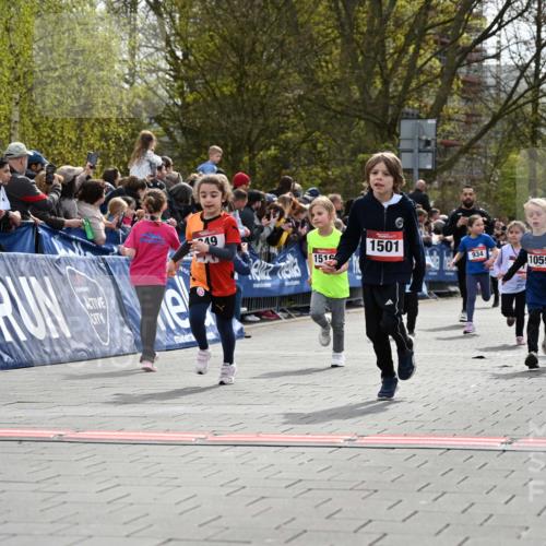 12.04.2026 - 45. Internationalen Wilhelmsburger Insellauf J. Mangold http://msf.ph/oto/9520696 12.04.2026 14:09:39 Ziel 915, 221, 541, 1501, 249, 1059, 1516, 94, 921, 251, 945, 934 meine-sportfotos.de