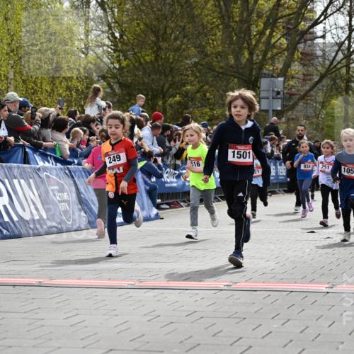 12.04.2026 - 45. Internationalen Wilhelmsburger Insellauf J. Mangold http://msf.ph/oto/9520698 12.04.2026 14:09:39 Ziel 915, 221, 541, 1501, 249, 1059, 1516, 94, 921, 251, 945, 934 meine-sportfotos.de