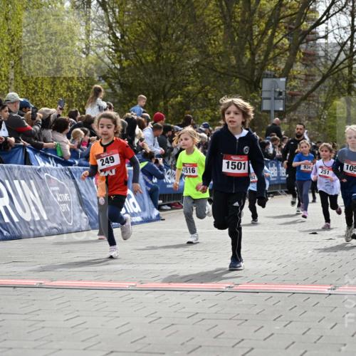 12.04.2026 - 45. Internationalen Wilhelmsburger Insellauf J. Mangold http://msf.ph/oto/9520699 12.04.2026 14:09:39 Ziel 915, 221, 541, 1501, 249, 1059, 1516, 94, 921, 251, 945, 934 meine-sportfotos.de