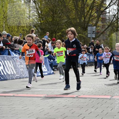 12.04.2026 - 45. Internationalen Wilhelmsburger Insellauf J. Mangold http://msf.ph/oto/9520701 12.04.2026 14:09:39 Ziel 915, 221, 541, 1501, 249, 1059, 1516, 94, 921, 251, 945, 934 meine-sportfotos.de
