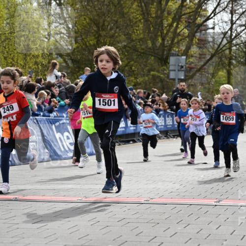 12.04.2026 - 45. Internationalen Wilhelmsburger Insellauf J. Mangold http://msf.ph/oto/9520705 12.04.2026 14:09:40 Ziel 541, 1501, 249, 1059, 1516, 94, 921, 251, 945, 934 meine-sportfotos.de