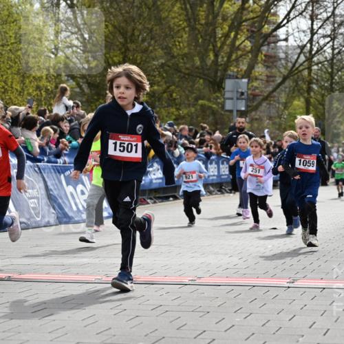 12.04.2026 - 45. Internationalen Wilhelmsburger Insellauf J. Mangold http://msf.ph/oto/9520706 12.04.2026 14:09:40 Ziel 541, 1501, 249, 1059, 1516, 94, 921, 251, 945, 934 meine-sportfotos.de