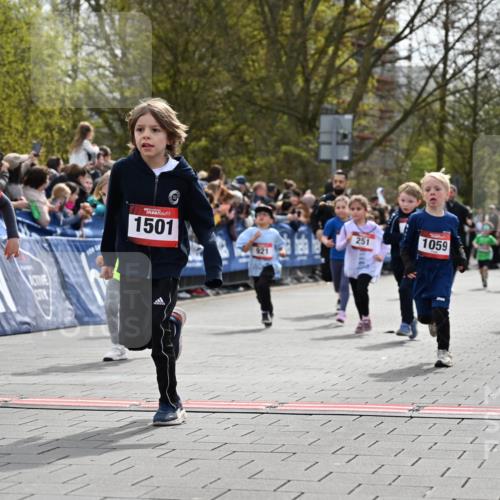 12.04.2026 - 45. Internationalen Wilhelmsburger Insellauf J. Mangold http://msf.ph/oto/9520707 12.04.2026 14:09:40 Ziel 541, 1501, 249, 1059, 1516, 94, 921, 251, 945, 934 meine-sportfotos.de