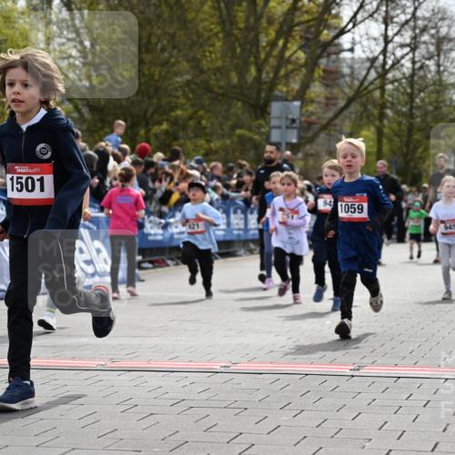 12.04.2026 - 45. Internationalen Wilhelmsburger Insellauf J. Mangold http://msf.ph/oto/9520710 12.04.2026 14:09:40 Ziel 541, 1501, 249, 1059, 1516, 94, 921, 251, 945, 934 meine-sportfotos.de