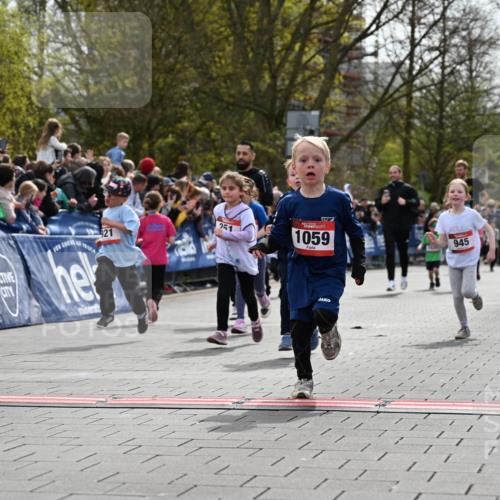12.04.2026 - 45. Internationalen Wilhelmsburger Insellauf J. Mangold http://msf.ph/oto/9520714 12.04.2026 14:09:41 Ziel 1501, 249, 1059, 1516, 94, 921, 251, 945, 934, 212, 735, 190 meine-sportfotos.de
