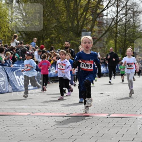 12.04.2026 - 45. Internationalen Wilhelmsburger Insellauf J. Mangold http://msf.ph/oto/9520715 12.04.2026 14:09:41 Ziel 1501, 249, 1059, 1516, 94, 921, 251, 945, 934, 212, 735, 190 meine-sportfotos.de