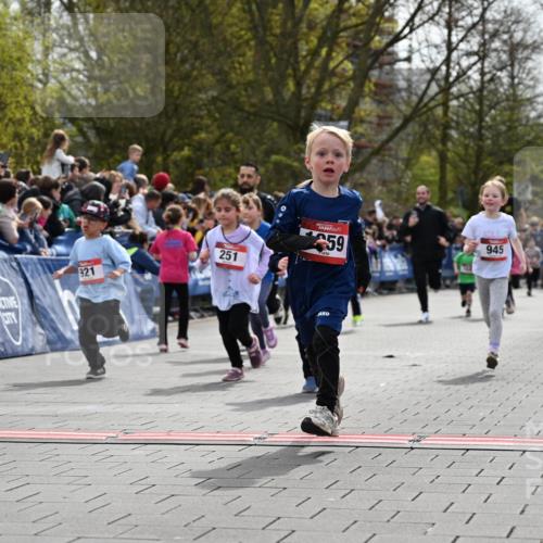 12.04.2026 - 45. Internationalen Wilhelmsburger Insellauf J. Mangold http://msf.ph/oto/9520716 12.04.2026 14:09:41 Ziel 1501, 249, 1059, 1516, 94, 921, 251, 945, 934, 212, 735, 190 meine-sportfotos.de