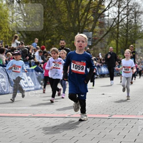 12.04.2026 - 45. Internationalen Wilhelmsburger Insellauf J. Mangold http://msf.ph/oto/9520718 12.04.2026 14:09:41 Ziel 1501, 249, 1059, 1516, 94, 921, 251, 945, 934, 212, 735, 190 meine-sportfotos.de