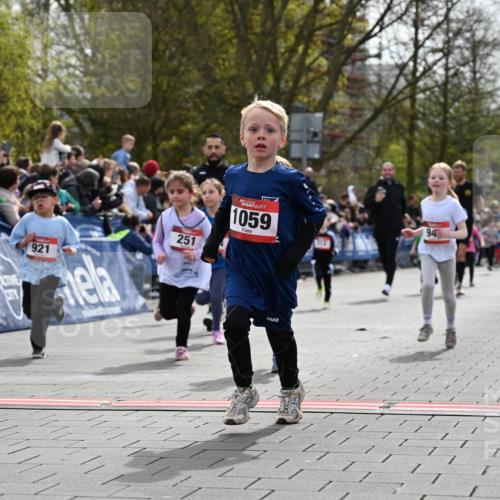 12.04.2026 - 45. Internationalen Wilhelmsburger Insellauf J. Mangold http://msf.ph/oto/9520719 12.04.2026 14:09:41 Ziel 1501, 249, 1059, 1516, 94, 921, 251, 945, 934, 212, 735, 190 meine-sportfotos.de