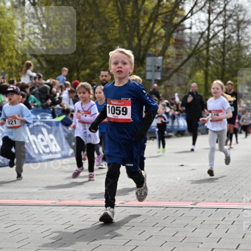12.04.2026 - 45. Internationalen Wilhelmsburger Insellauf J. Mangold http://msf.ph/oto/9520720 12.04.2026 14:09:41 Ziel 1501, 249, 1059, 1516, 94, 921, 251, 945, 934, 212, 735, 190 meine-sportfotos.de