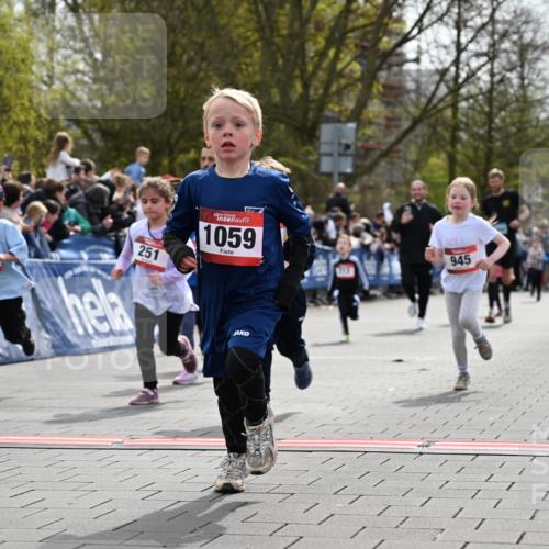 12.04.2026 - 45. Internationalen Wilhelmsburger Insellauf J. Mangold http://msf.ph/oto/9520722 12.04.2026 14:09:41 Ziel 1501, 249, 1059, 1516, 94, 921, 251, 945, 934, 212, 735, 190 meine-sportfotos.de