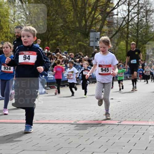 12.04.2026 - 45. Internationalen Wilhelmsburger Insellauf J. Mangold http://msf.ph/oto/9520727 12.04.2026 14:09:42 Ziel 1501, 249, 1059, 1516, 94, 921, 251, 945, 934, 212, 735, 190, 240, 1520 meine-sportfotos.de