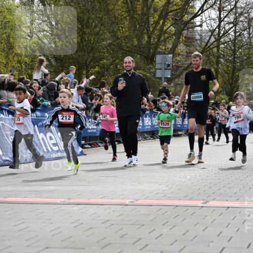 12.04.2026 - 45. Internationalen Wilhelmsburger Insellauf J. Mangold http://msf.ph/oto/9520738 12.04.2026 14:09:44 Ziel 249, 1059, 1516, 94, 921, 251, 945, 934, 212, 735, 190, 240, 1520, 206 meine-sportfotos.de