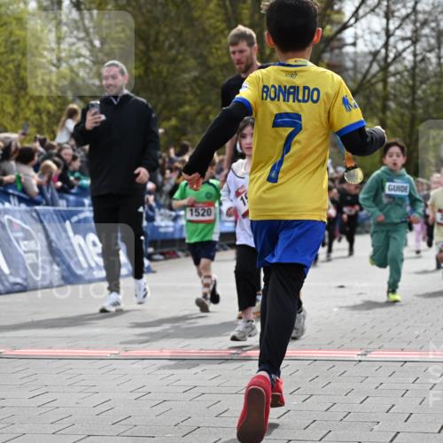 12.04.2026 - 45. Internationalen Wilhelmsburger Insellauf J. Mangold http://msf.ph/oto/9520746 12.04.2026 14:09:46 Ziel 921, 251, 945, 934, 212, 735, 190, 240, 1520, 206, 908, 776, 172, 183, 196, 449, 772 meine-sportfotos.de