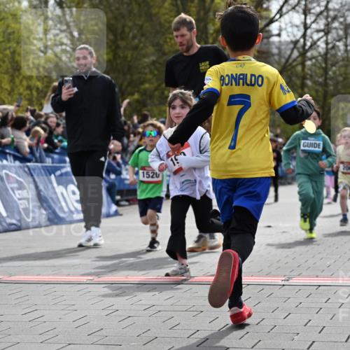 12.04.2026 - 45. Internationalen Wilhelmsburger Insellauf J. Mangold http://msf.ph/oto/9520747 12.04.2026 14:09:46 Ziel 921, 251, 945, 934, 212, 735, 190, 240, 1520, 206, 908, 776, 172, 183, 196, 449, 772 meine-sportfotos.de
