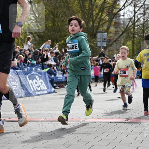 12.04.2026 - 45. Internationalen Wilhelmsburger Insellauf J. Mangold http://msf.ph/oto/9520753 12.04.2026 14:09:47 Ziel 934, 212, 735, 190, 240, 1520, 206, 908, 776, 172, 183, 196, 449, 772, 7, 917 meine-sportfotos.de