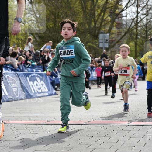 12.04.2026 - 45. Internationalen Wilhelmsburger Insellauf J. Mangold http://msf.ph/oto/9520754 12.04.2026 14:09:47 Ziel 934, 212, 735, 190, 240, 1520, 206, 908, 776, 172, 183, 196, 449, 772, 7, 917 meine-sportfotos.de