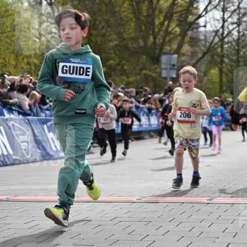 12.04.2026 - 45. Internationalen Wilhelmsburger Insellauf J. Mangold http://msf.ph/oto/9520757 12.04.2026 14:09:48 Ziel 212, 735, 190, 240, 1520, 206, 908, 776, 172, 183, 196, 449, 772, 7, 917, 284, 44 meine-sportfotos.de