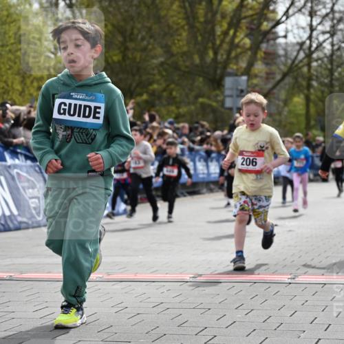 12.04.2026 - 45. Internationalen Wilhelmsburger Insellauf J. Mangold http://msf.ph/oto/9520758 12.04.2026 14:09:48 Ziel 212, 735, 190, 240, 1520, 206, 908, 776, 172, 183, 196, 449, 772, 7, 917, 284, 44 meine-sportfotos.de