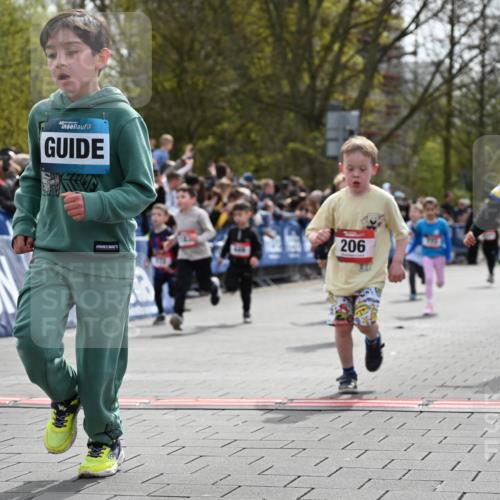12.04.2026 - 45. Internationalen Wilhelmsburger Insellauf J. Mangold http://msf.ph/oto/9520759 12.04.2026 14:09:48 Ziel 212, 735, 190, 240, 1520, 206, 908, 776, 172, 183, 196, 449, 772, 7, 917, 284, 44 meine-sportfotos.de