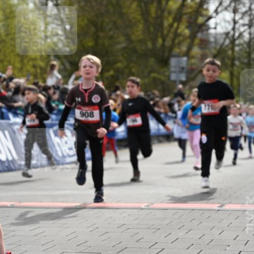 12.04.2026 - 45. Internationalen Wilhelmsburger Insellauf J. Mangold http://msf.ph/oto/9520768 12.04.2026 14:09:49 Ziel 212, 735, 190, 240, 1520, 206, 908, 776, 172, 183, 196, 449, 772, 7, 917, 284, 44, 200, 563 meine-sportfotos.de