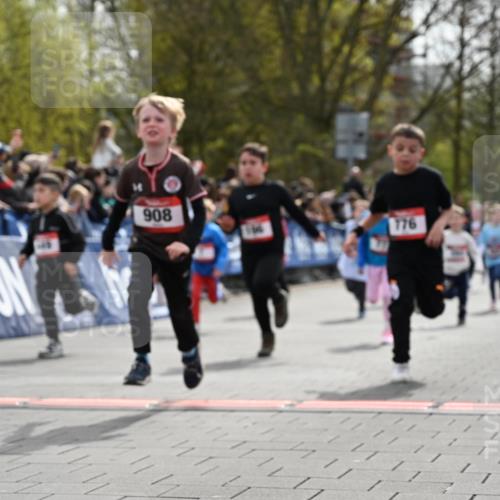 12.04.2026 - 45. Internationalen Wilhelmsburger Insellauf J. Mangold http://msf.ph/oto/9520769 12.04.2026 14:09:49 Ziel 212, 735, 190, 240, 1520, 206, 908, 776, 172, 183, 196, 449, 772, 7, 917, 284, 44, 200, 563 meine-sportfotos.de