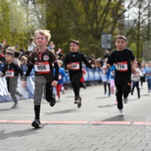 12.04.2026 - 45. Internationalen Wilhelmsburger Insellauf J. Mangold http://msf.ph/oto/9520770 12.04.2026 14:09:49 Ziel 212, 735, 190, 240, 1520, 206, 908, 776, 172, 183, 196, 449, 772, 7, 917, 284, 44, 200, 563 meine-sportfotos.de