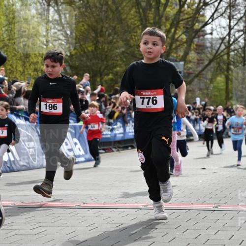 12.04.2026 - 45. Internationalen Wilhelmsburger Insellauf J. Mangold http://msf.ph/oto/9520773 12.04.2026 14:09:50 Ziel 240, 1520, 206, 908, 776, 172, 183, 196, 449, 772, 7, 917, 284, 44, 200, 563, 53, 712, 1512, 1525, 551, 764, 567 meine-sportfotos.de