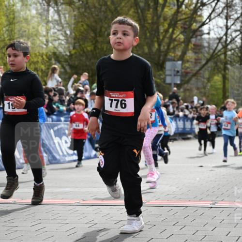12.04.2026 - 45. Internationalen Wilhelmsburger Insellauf J. Mangold http://msf.ph/oto/9520776 12.04.2026 14:09:50 Ziel 240, 1520, 206, 908, 776, 172, 183, 196, 449, 772, 7, 917, 284, 44, 200, 563, 53, 712, 1512, 1525, 551, 764, 567 meine-sportfotos.de