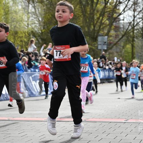 12.04.2026 - 45. Internationalen Wilhelmsburger Insellauf J. Mangold http://msf.ph/oto/9520777 12.04.2026 14:09:50 Ziel 240, 1520, 206, 908, 776, 172, 183, 196, 449, 772, 7, 917, 284, 44, 200, 563, 53, 712, 1512, 1525, 551, 764, 567 meine-sportfotos.de