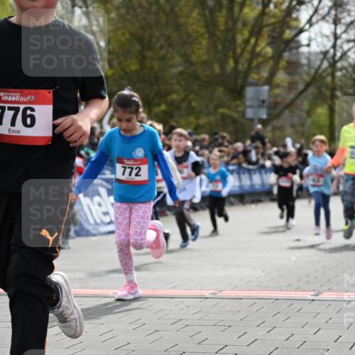 12.04.2026 - 45. Internationalen Wilhelmsburger Insellauf J. Mangold http://msf.ph/oto/9520783 12.04.2026 14:09:51 Ziel 206, 908, 776, 172, 183, 196, 449, 772, 7, 917, 284, 44, 200, 563, 53, 712, 1512, 1525, 551, 764, 567 meine-sportfotos.de