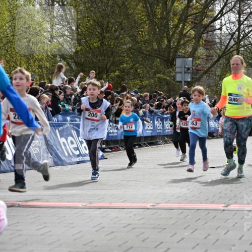 12.04.2026 - 45. Internationalen Wilhelmsburger Insellauf J. Mangold http://msf.ph/oto/9520786 12.04.2026 14:09:52 Ziel 206, 908, 776, 172, 183, 196, 449, 772, 7, 917, 284, 44, 200, 563, 53, 712, 1512, 1525, 551, 764, 567 meine-sportfotos.de