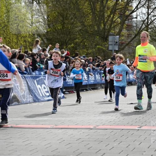 12.04.2026 - 45. Internationalen Wilhelmsburger Insellauf J. Mangold http://msf.ph/oto/9520787 12.04.2026 14:09:52 Ziel 206, 908, 776, 172, 183, 196, 449, 772, 7, 917, 284, 44, 200, 563, 53, 712, 1512, 1525, 551, 764, 567 meine-sportfotos.de