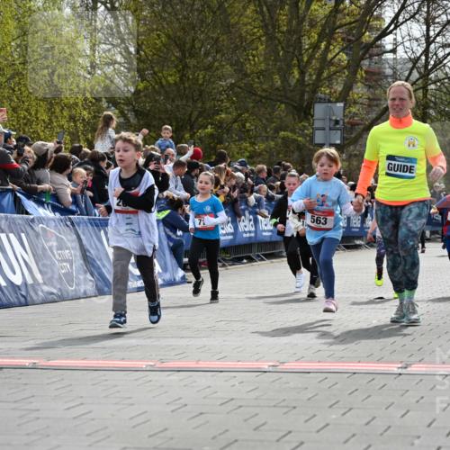 12.04.2026 - 45. Internationalen Wilhelmsburger Insellauf J. Mangold http://msf.ph/oto/9520790 12.04.2026 14:09:52 Ziel 206, 908, 776, 172, 183, 196, 449, 772, 7, 917, 284, 44, 200, 563, 53, 712, 1512, 1525, 551, 764, 567 meine-sportfotos.de