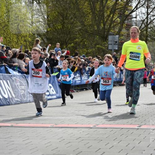 12.04.2026 - 45. Internationalen Wilhelmsburger Insellauf J. Mangold http://msf.ph/oto/9520792 12.04.2026 14:09:52 Ziel 206, 908, 776, 172, 183, 196, 449, 772, 7, 917, 284, 44, 200, 563, 53, 712, 1512, 1525, 551, 764, 567 meine-sportfotos.de