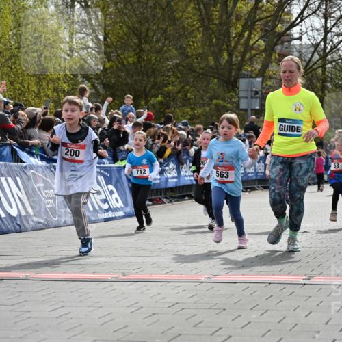 12.04.2026 - 45. Internationalen Wilhelmsburger Insellauf J. Mangold http://msf.ph/oto/9520793 12.04.2026 14:09:52 Ziel 206, 908, 776, 172, 183, 196, 449, 772, 7, 917, 284, 44, 200, 563, 53, 712, 1512, 1525, 551, 764, 567 meine-sportfotos.de