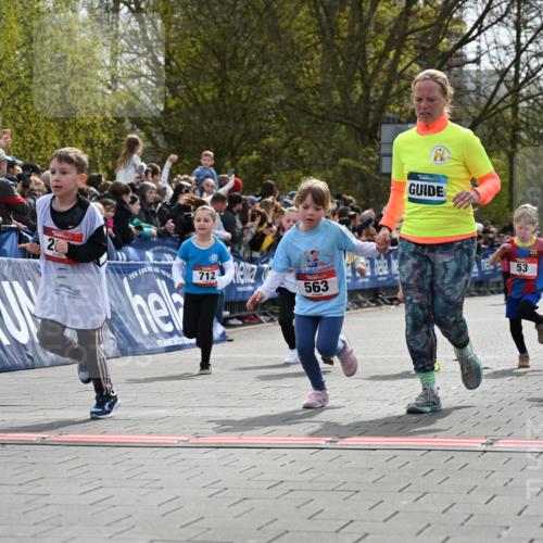 12.04.2026 - 45. Internationalen Wilhelmsburger Insellauf J. Mangold http://msf.ph/oto/9520796 12.04.2026 14:09:52 Ziel 206, 908, 776, 172, 183, 196, 449, 772, 7, 917, 284, 44, 200, 563, 53, 712, 1512, 1525, 551, 764, 567 meine-sportfotos.de