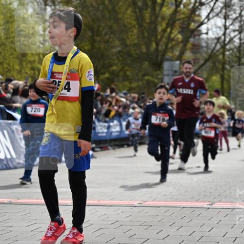 12.04.2026 - 45. Internationalen Wilhelmsburger Insellauf J. Mangold http://msf.ph/oto/9520831 12.04.2026 14:09:57 Ziel 200, 563, 53, 712, 1512, 1525, 551, 764, 567, 720, 719, 907, 158, 268, 543, 721, 1503, 736, 715, 6 meine-sportfotos.de