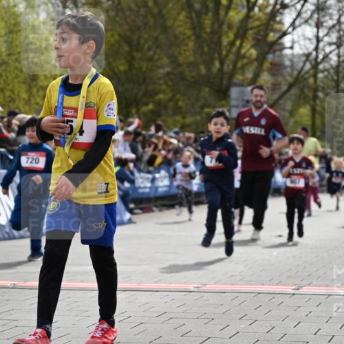 12.04.2026 - 45. Internationalen Wilhelmsburger Insellauf J. Mangold http://msf.ph/oto/9520832 12.04.2026 14:09:57 Ziel 200, 563, 53, 712, 1512, 1525, 551, 764, 567, 720, 719, 907, 158, 268, 543, 721, 1503, 736, 715, 6 meine-sportfotos.de