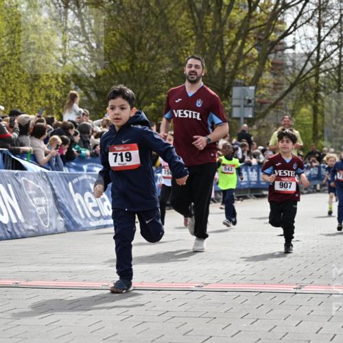 12.04.2026 - 45. Internationalen Wilhelmsburger Insellauf J. Mangold http://msf.ph/oto/9520837 12.04.2026 14:09:58 Ziel 53, 712, 1512, 1525, 551, 764, 567, 720, 719, 907, 158, 268, 543, 721, 1503, 736, 715, 6, 1504, 412, 681 meine-sportfotos.de
