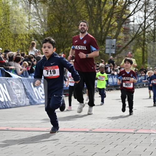 12.04.2026 - 45. Internationalen Wilhelmsburger Insellauf J. Mangold http://msf.ph/oto/9520838 12.04.2026 14:09:58 Ziel 53, 712, 1512, 1525, 551, 764, 567, 720, 719, 907, 158, 268, 543, 721, 1503, 736, 715, 6, 1504, 412, 681 meine-sportfotos.de