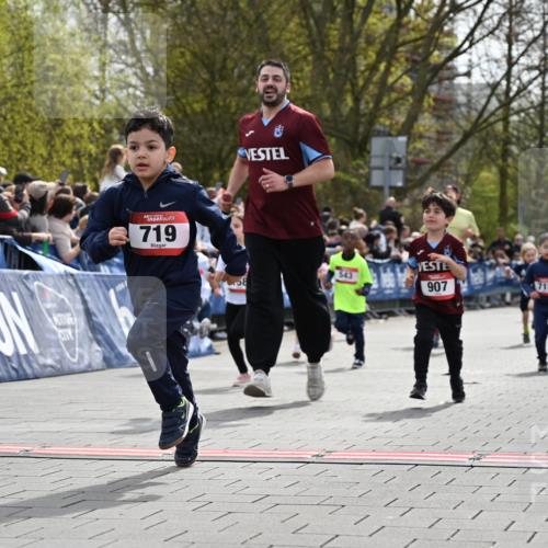 12.04.2026 - 45. Internationalen Wilhelmsburger Insellauf J. Mangold http://msf.ph/oto/9520839 12.04.2026 14:09:58 Ziel 53, 712, 1512, 1525, 551, 764, 567, 720, 719, 907, 158, 268, 543, 721, 1503, 736, 715, 6, 1504, 412, 681 meine-sportfotos.de