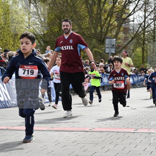 12.04.2026 - 45. Internationalen Wilhelmsburger Insellauf J. Mangold http://msf.ph/oto/9520841 12.04.2026 14:09:58 Ziel 53, 712, 1512, 1525, 551, 764, 567, 720, 719, 907, 158, 268, 543, 721, 1503, 736, 715, 6, 1504, 412, 681 meine-sportfotos.de