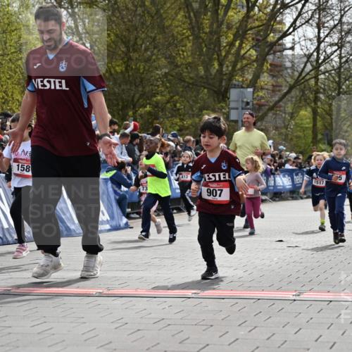 12.04.2026 - 45. Internationalen Wilhelmsburger Insellauf J. Mangold http://msf.ph/oto/9520845 12.04.2026 14:09:58 Ziel 53, 712, 1512, 1525, 551, 764, 567, 720, 719, 907, 158, 268, 543, 721, 1503, 736, 715, 6, 1504, 412, 681 meine-sportfotos.de