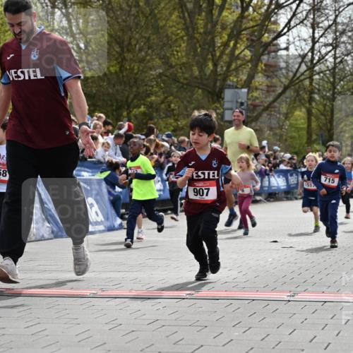 12.04.2026 - 45. Internationalen Wilhelmsburger Insellauf J. Mangold http://msf.ph/oto/9520846 12.04.2026 14:09:59 Ziel 720, 719, 907, 158, 268, 543, 721, 1503, 736, 715, 6, 1504, 412, 681 meine-sportfotos.de