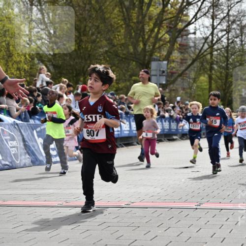 12.04.2026 - 45. Internationalen Wilhelmsburger Insellauf J. Mangold http://msf.ph/oto/9520852 12.04.2026 14:09:59 Ziel 720, 719, 907, 158, 268, 543, 721, 1503, 736, 715, 6, 1504, 412, 681 meine-sportfotos.de
