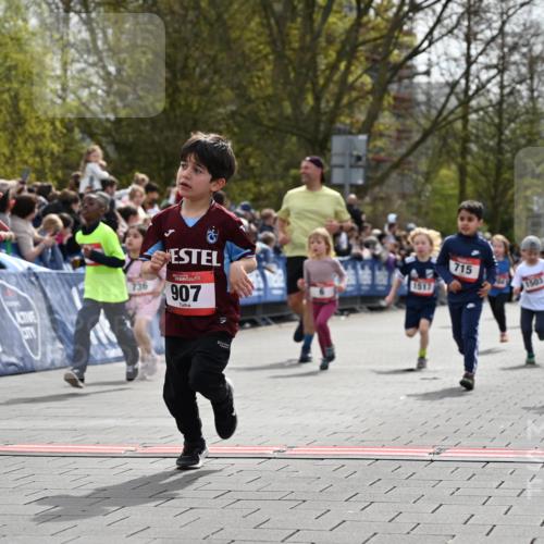12.04.2026 - 45. Internationalen Wilhelmsburger Insellauf J. Mangold http://msf.ph/oto/9520853 12.04.2026 14:09:59 Ziel 720, 719, 907, 158, 268, 543, 721, 1503, 736, 715, 6, 1504, 412, 681 meine-sportfotos.de