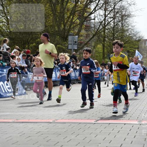 12.04.2026 - 45. Internationalen Wilhelmsburger Insellauf J. Mangold http://msf.ph/oto/9520857 12.04.2026 14:10:00 Ziel 720, 719, 907, 158, 268, 543, 721, 1503, 736, 715, 6, 1504, 412, 681, 640, 248, 441 meine-sportfotos.de