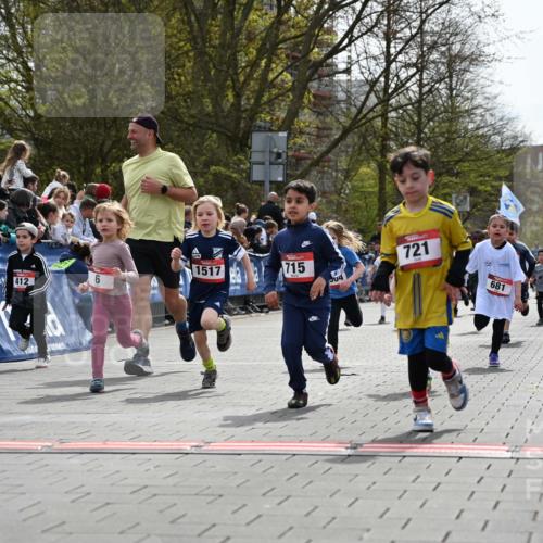 12.04.2026 - 45. Internationalen Wilhelmsburger Insellauf J. Mangold http://msf.ph/oto/9520859 12.04.2026 14:10:00 Ziel 720, 719, 907, 158, 268, 543, 721, 1503, 736, 715, 6, 1504, 412, 681, 640, 248, 441 meine-sportfotos.de