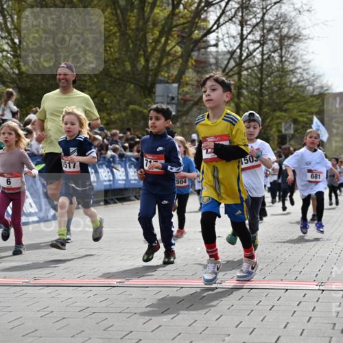 12.04.2026 - 45. Internationalen Wilhelmsburger Insellauf J. Mangold http://msf.ph/oto/9520864 12.04.2026 14:10:01 Ziel 720, 719, 907, 158, 268, 543, 721, 1503, 736, 715, 6, 1504, 412, 681, 640, 248, 441, 723, 119, 186 meine-sportfotos.de